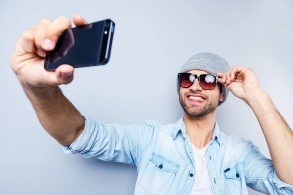 26 Best Selfie Poses For Guys To Look Charming Macho Vibes